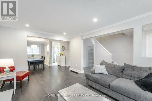 25 - 2825 Gananoque Drive, Mississauga (Meadowvale), ON - Indoor Photo Showing Living Room