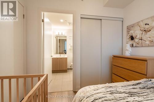 A428 - 5230 Dundas Street, Burlington, ON - Indoor Photo Showing Bedroom