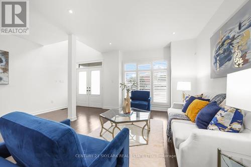 3270 Etude Drive, Mississauga (Malton), ON - Indoor Photo Showing Living Room