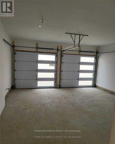 21 Moorcroft Place, Brampton, ON - Indoor Photo Showing Garage