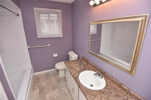 385 Berkindale Drive, Hamilton, ON - Indoor Photo Showing Bathroom