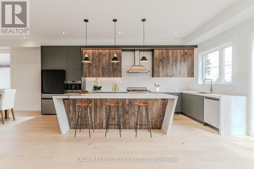 25 Shadyside Avenue, Hamilton, ON - Indoor Photo Showing Kitchen