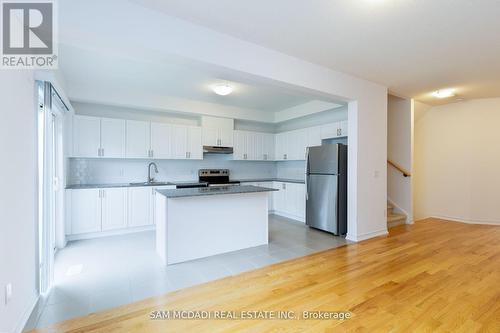 30 Fennell Street, Southgate, ON - Indoor Photo Showing Kitchen With Upgraded Kitchen