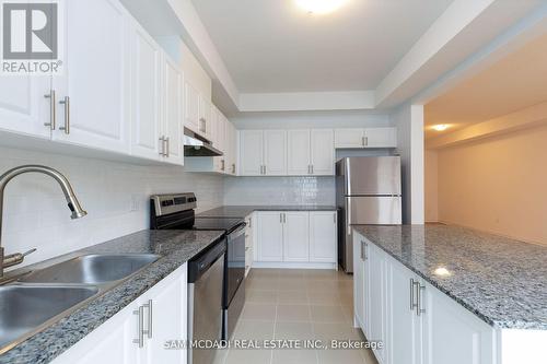 30 Fennell Street, Southgate, ON - Indoor Photo Showing Kitchen With Stainless Steel Kitchen With Double Sink With Upgraded Kitchen