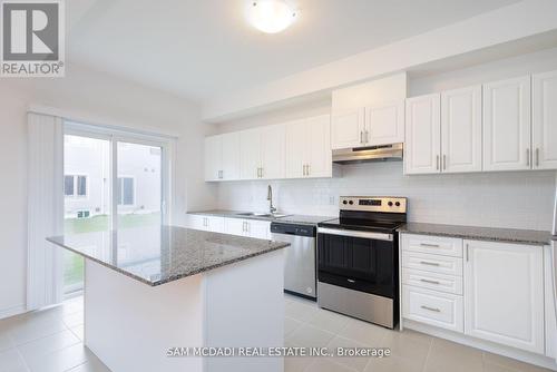 30 Fennell Street, Southgate, ON - Indoor Photo Showing Kitchen With Stainless Steel Kitchen With Upgraded Kitchen