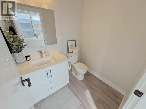 109 Abbey Road, Princeton, BC - Indoor Photo Showing Bathroom