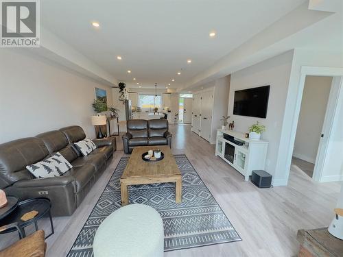 109 Abbey Road, Princeton, BC - Indoor Photo Showing Living Room