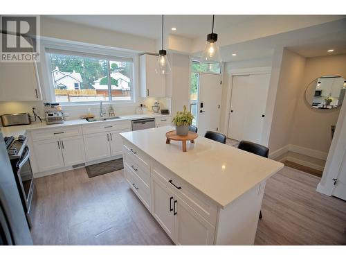 109 Abbey Road, Princeton, BC - Indoor Photo Showing Kitchen