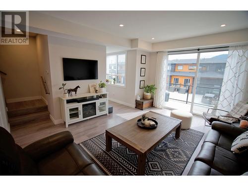 109 Abbey Road, Princeton, BC - Indoor Photo Showing Living Room