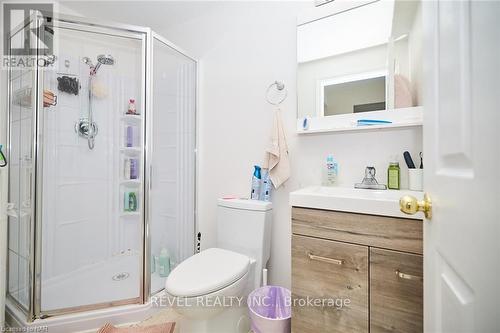 29 Natalie Court, Thorold (Confederation Heights), ON - Indoor Photo Showing Bathroom