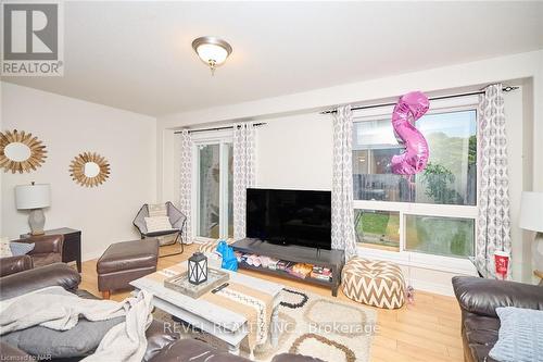 29 Natalie Court, Thorold (Confederation Heights), ON - Indoor Photo Showing Living Room