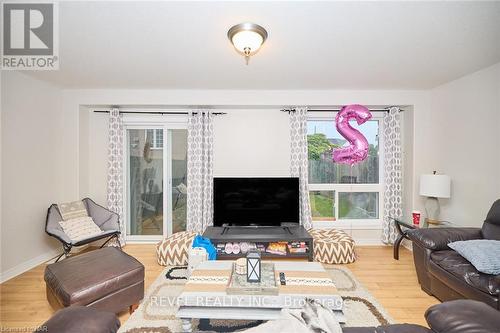 29 Natalie Court, Thorold (Confederation Heights), ON - Indoor Photo Showing Living Room