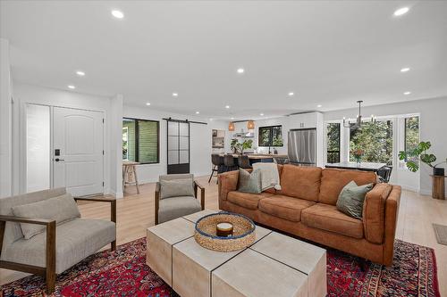 1724 Keloka Drive, West Kelowna, BC - Indoor Photo Showing Living Room