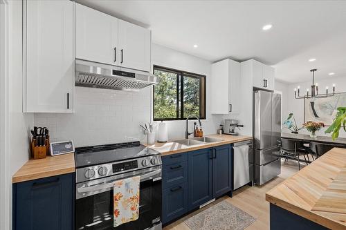 1724 Keloka Drive, West Kelowna, BC - Indoor Photo Showing Kitchen With Double Sink With Upgraded Kitchen