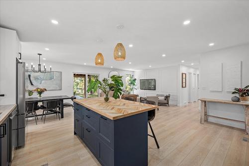 1724 Keloka Drive, West Kelowna, BC - Indoor Photo Showing Kitchen With Upgraded Kitchen