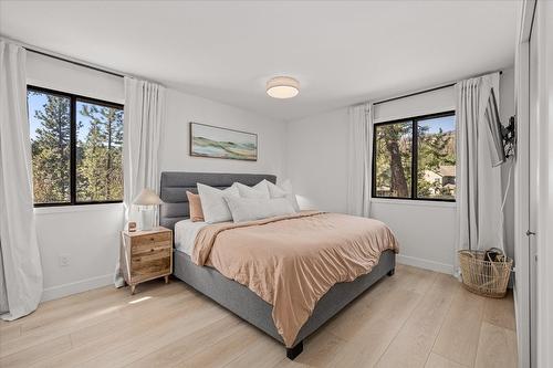 1724 Keloka Drive, West Kelowna, BC - Indoor Photo Showing Bedroom