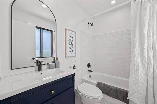 1724 Keloka Drive, West Kelowna, BC - Indoor Photo Showing Bathroom