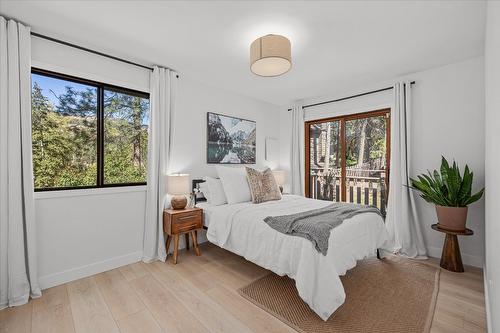 1724 Keloka Drive, West Kelowna, BC - Indoor Photo Showing Bedroom