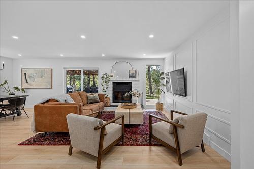 1724 Keloka Drive, West Kelowna, BC - Indoor Photo Showing Living Room With Fireplace