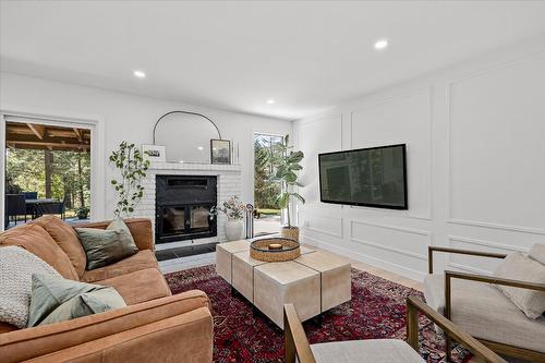 1724 Keloka Drive, West Kelowna, BC - Indoor Photo Showing Living Room With Fireplace