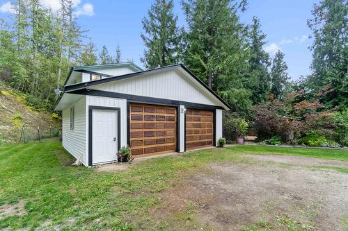 9048 Hummingbird Drive, Swansea Point, BC - Outdoor With Exterior