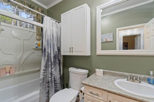 9048 Hummingbird Drive, Swansea Point, BC - Indoor Photo Showing Bathroom