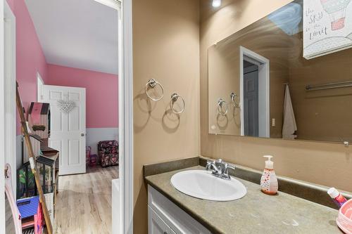 9048 Hummingbird Drive, Swansea Point, BC - Indoor Photo Showing Bathroom