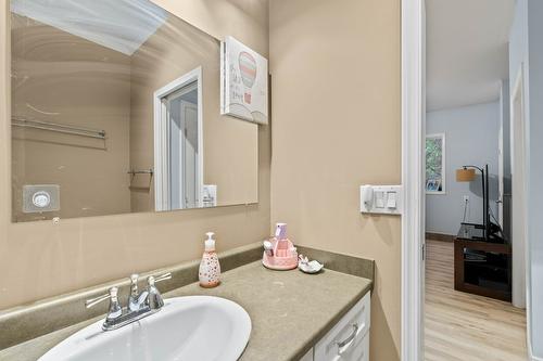 9048 Hummingbird Drive, Swansea Point, BC - Indoor Photo Showing Bathroom