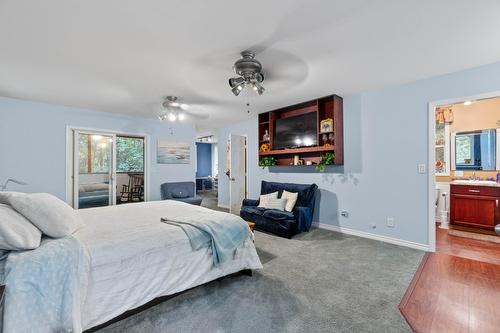 9048 Hummingbird Drive, Swansea Point, BC - Indoor Photo Showing Bedroom