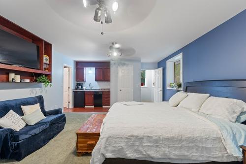 9048 Hummingbird Drive, Swansea Point, BC - Indoor Photo Showing Bedroom