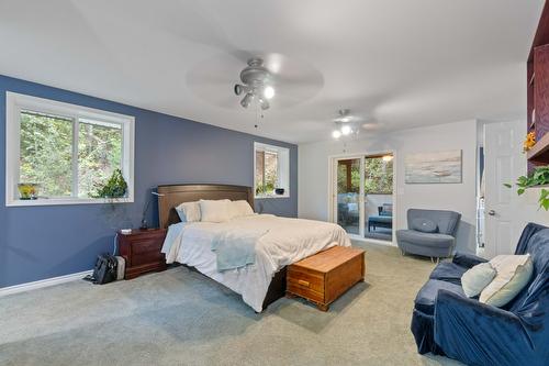 9048 Hummingbird Drive, Swansea Point, BC - Indoor Photo Showing Bedroom