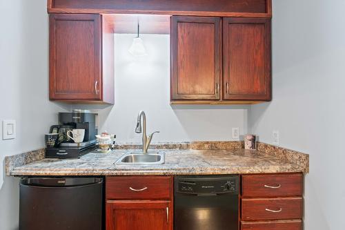 9048 Hummingbird Drive, Swansea Point, BC - Indoor Photo Showing Kitchen