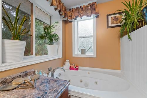 9048 Hummingbird Drive, Swansea Point, BC - Indoor Photo Showing Bathroom