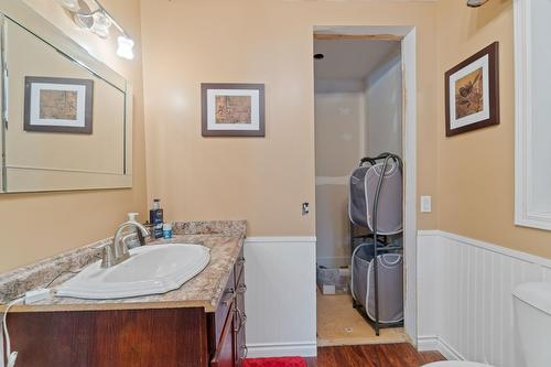 9048 Hummingbird Drive, Swansea Point, BC - Indoor Photo Showing Bathroom