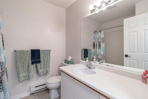 113-400 Sutton Crescent, Kelowna, BC - Indoor Photo Showing Bathroom