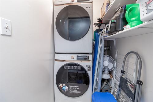 113-400 Sutton Crescent, Kelowna, BC - Indoor Photo Showing Laundry Room