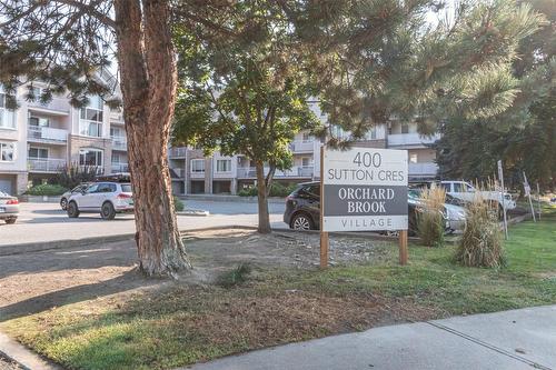 113-400 Sutton Crescent, Kelowna, BC - Outdoor