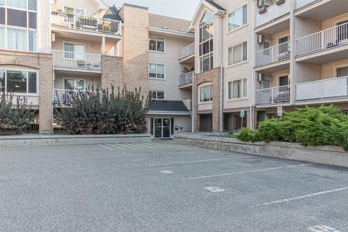 113-400 Sutton Crescent, Kelowna, BC - Outdoor With Facade