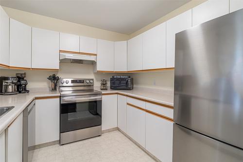 113-400 Sutton Crescent, Kelowna, BC - Indoor Photo Showing Kitchen