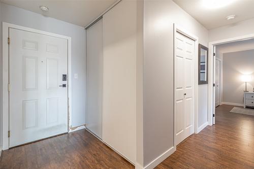 113-400 Sutton Crescent, Kelowna, BC - Indoor Photo Showing Other Room