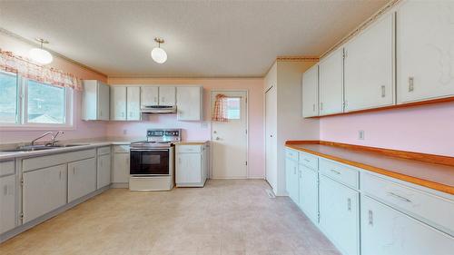 6 Willow Crescent, Osoyoos, BC - Indoor Photo Showing Kitchen With Double Sink