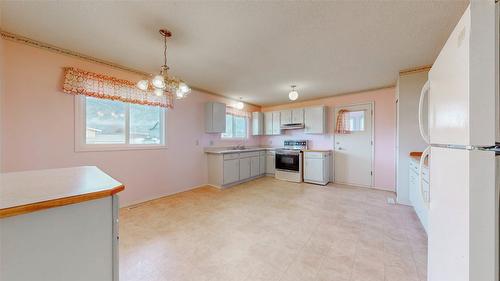 6 Willow Crescent, Osoyoos, BC - Indoor Photo Showing Kitchen