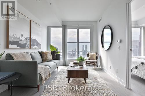 5209 - 181 Dundas Street E, Toronto, ON - Indoor Photo Showing Living Room