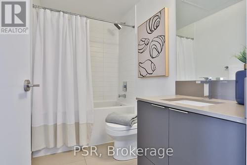 5209 - 181 Dundas Street E, Toronto, ON - Indoor Photo Showing Bathroom