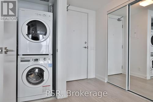 5209 - 181 Dundas Street E, Toronto, ON - Indoor Photo Showing Laundry Room