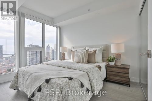 5209 - 181 Dundas Street E, Toronto, ON - Indoor Photo Showing Bedroom