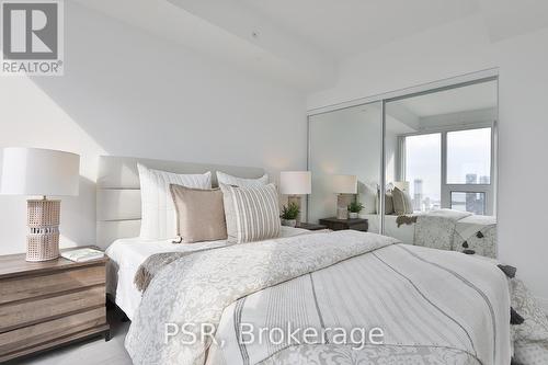 5209 - 181 Dundas Street E, Toronto (Church-Yonge Corridor), ON - Indoor Photo Showing Bedroom