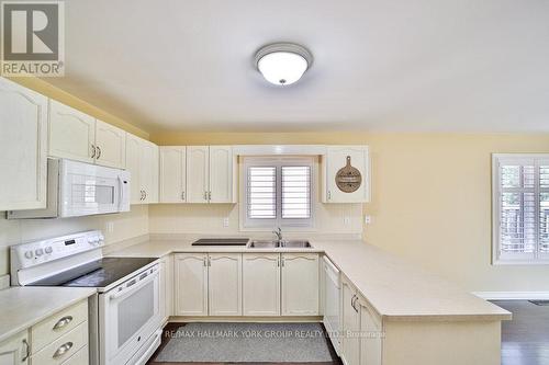 16 Noble Drive, Bradford West Gwillimbury (Bradford), ON - Indoor Photo Showing Kitchen With Double Sink