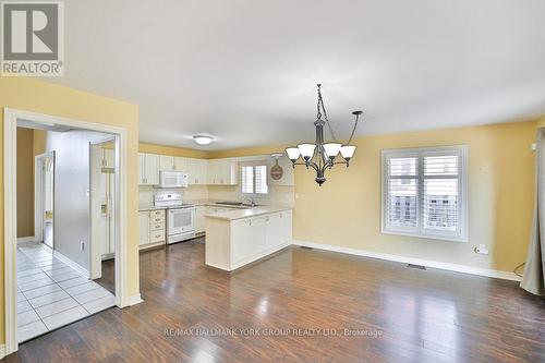 16 Noble Drive, Bradford West Gwillimbury (Bradford), ON - Indoor Photo Showing Kitchen