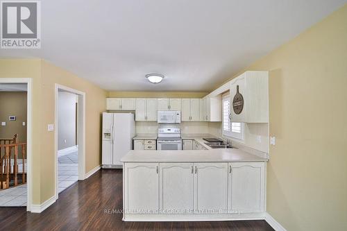 16 Noble Drive, Bradford West Gwillimbury, ON - Indoor Photo Showing Kitchen